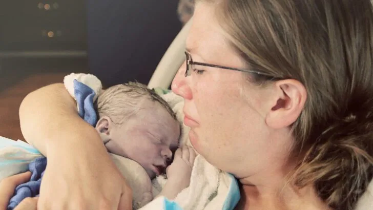 “Heartbroken Mom Shares Painful Loss to Remind Parents to Hold Their Little Ones Closer”