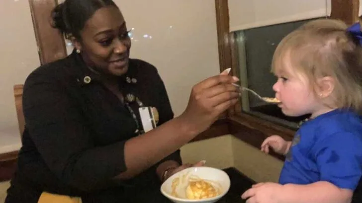 Waitress Steps In So Overwhelmed Mom Can Eat-Kindness at Olive Garden Turns a Tough Night Around